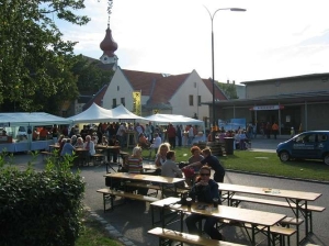 Nachmittags Bereits Riesenandrang Bei Bar